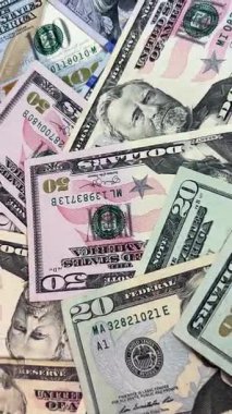 Ayrıntılı makro dolar ve euro banknotları. Para birimi karşılaştırması, küresel finans, ön-pazar ve ekonomik geçmiş. Amerikan doları ve Euro banknotlarının yakın çekim görüntüleri. Mali konsept gösterimi