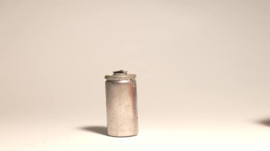 Yeniden şarj edilebilir Ce 'den eski aşınmış batarya. Yüksek kalite 4k görüntü