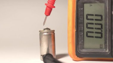 Hasarlı Kondansatör Voltaj Kontrolü Çok Kaliteli 4k görüntü ile