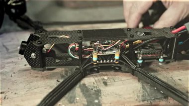 Küçük İHA Üretim İşlemi Atölyede. Yüksek kalite 4k görüntü