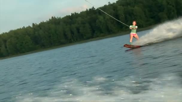 Sexy slim girl on wakeboard, summer sunset — Stock Video