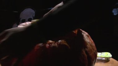 Cadılar Bayramı Balkabağı tepesine delik bitirmek