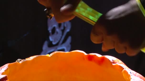 Montage sequence of bending green glow sticks and put it into jack-lantern — Stock Video