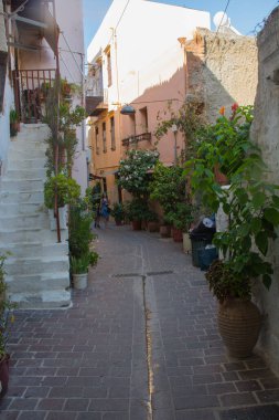 Yunanistan, Chania - 09 Ağustos 2018: Girit Adası 'nın Chania eski sokağı. Romantik seyahat