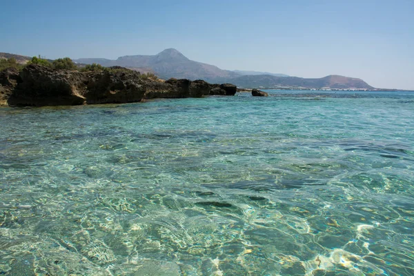 Falasarna plajı, Girit Adası simgesi. Turkuaz berrak su ve pembe kumu olan cennet plajı, Yunanistan