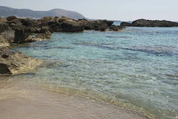 Falasarna plajı, Girit Adası simgesi. Turkuaz berrak su ve pembe kumu olan cennet plajı, Yunanistan