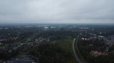 Akşamları orman manzaralı.