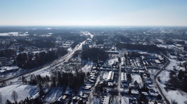 Bir kış şehrine ait hava aracı görüntüsü