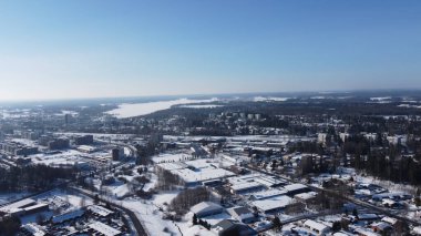 Karda küçük bir kasaba