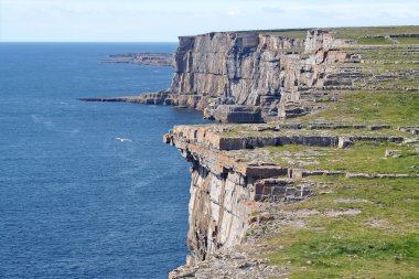 Aran Islands kayalıklarla