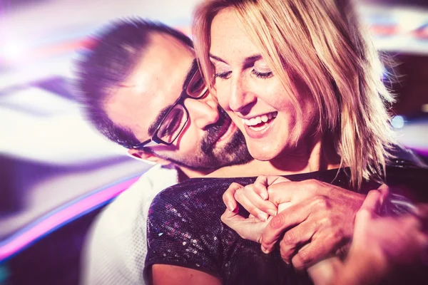 Pareja apasionada en la discoteca — Foto de Stock