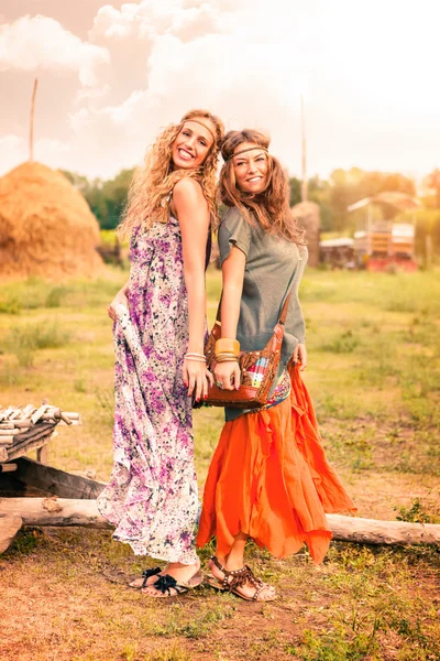 Dziewczyny piękne hippie zabawy — Zdjęcie stockowe
