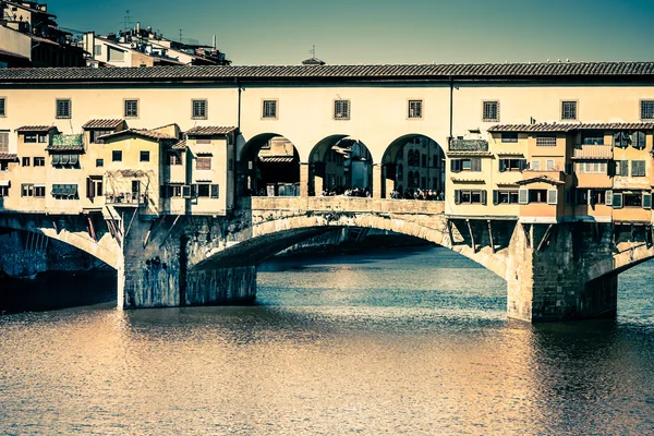 Ponte Vecchio most nad rzeką Arno — Zdjęcie stockowe