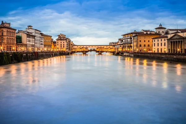 Florencja gród z mostu nad rzeką Arno — Zdjęcie stockowe