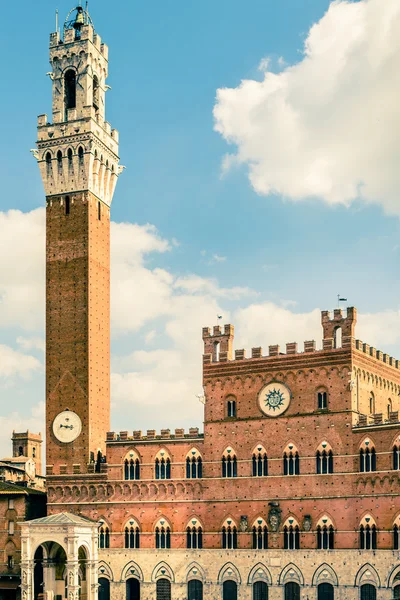 Edifício antigo Palazzo Pubblico em Siena — Fotografia de Stock