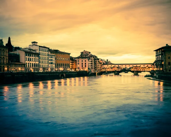Panoráma města Florencie s mostem na řece Arno — Stock fotografie