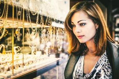 Mücevherli bir kadın. 