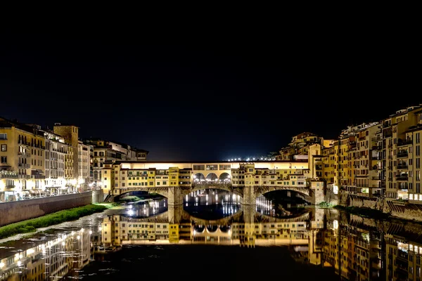 Most Ponte Vecchio v noci — Stock fotografie