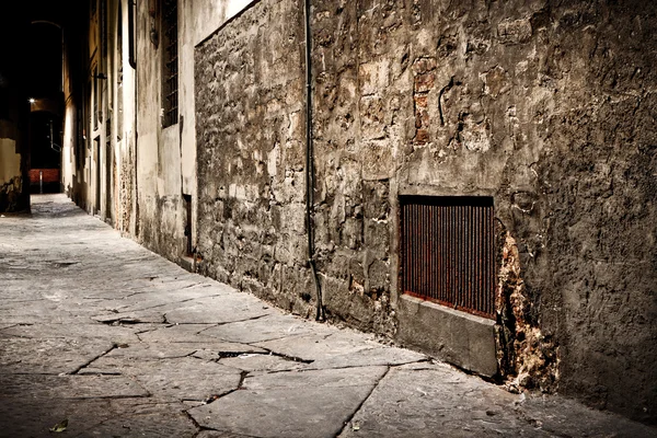 Alte enge Gasse in florenz — Stockfoto