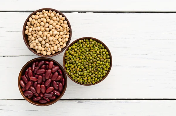 Gröna bönor, röda bönor, sojabönor användbar vitaminer och hälsofördelar — Stockfoto