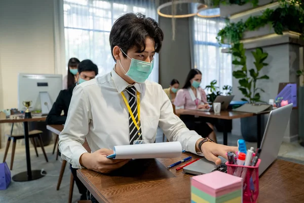 Asian Employees Work Wear Protective Face Mask Due Covid Working — Stock Photo, Image