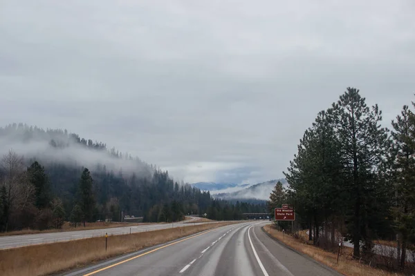 Highway Road Signs Sides High Mountains Clouds Winter Which Trucks — Stock Photo, Image