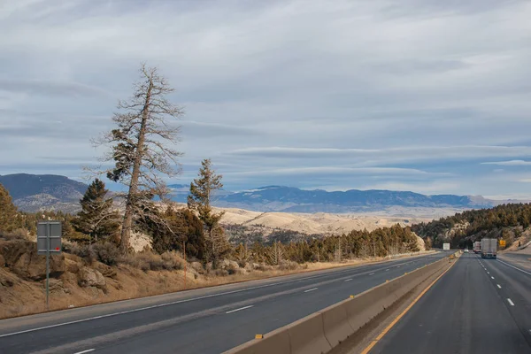 Paysage Routier Jour Automne Une Autoroute Sur Les Côtés Laquelle — Photo