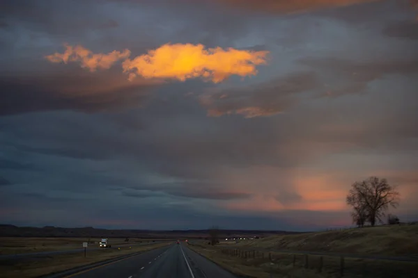 Beautiful Sky Sunset Dark Blue Bright Orange Clouds Highway — Stock Photo, Image