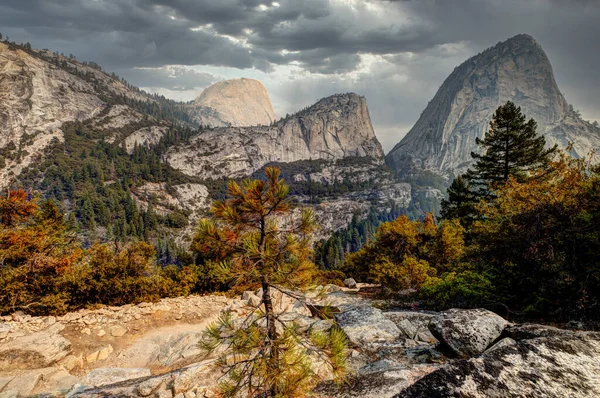 Sendero John Muir Parque Nacional Yosemite Vernal Falls Clark Point —  Fotos de Stock