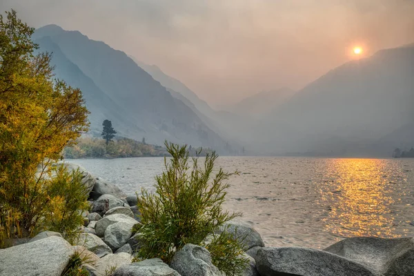 Puesta Sol Colores Otoño Cerca Lake Convict Área California Fuego — Foto de Stock