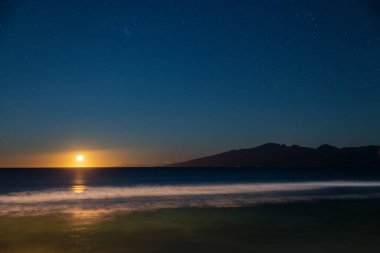 Hawaii, sahil, okyanus, gün doğumu, gün batımı, şelaleler, dağlar, volkanlar, dalgalar, lav kayaları, Hana yolu, ay doğumu, obervatory, palmiye ağaçları