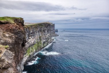 İzlanda, Fjord, Westfjord, Volkan, Buz, Kar, Lava, Şelaleler, Atlar, Tekneler, Gemiler, Kilise, Peyzaj, Yeşil, Lava, Tabut