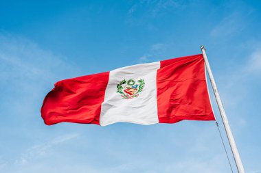 Güneşli bir günde Peru bayrağı - Callao, Peru