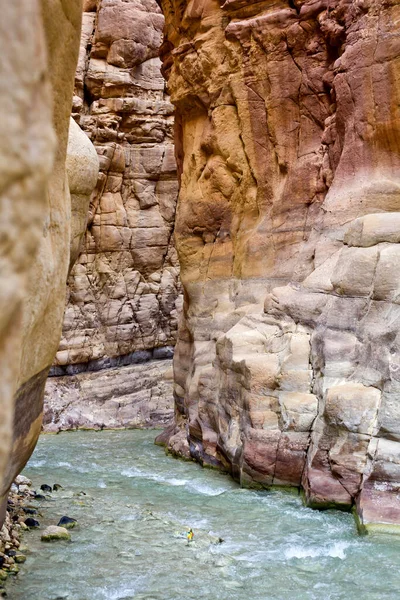 Wadi Zarqa patikası Ölü deniz kenarında - Ürdün