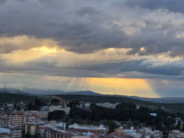 2025 - Martos şehrinde gün batımında Mart ayının gökyüzü, Jan