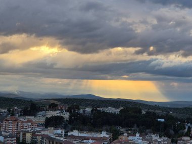2025 - Martos şehrinde gün batımında Mart ayının gökyüzü, Jan
