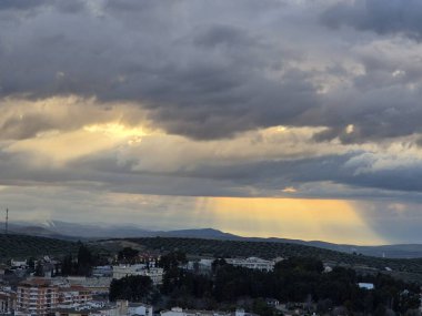 2025 - Martos şehrinde gün batımında Mart ayının gökyüzü, Jan