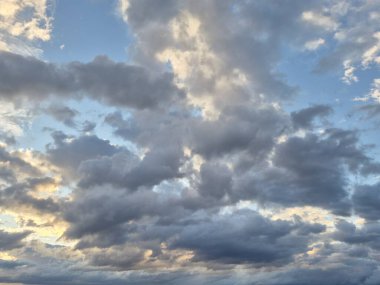 2025 - Martos şehrinde gün batımında Mart ayının gökyüzü, Jan