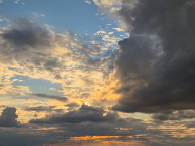 2025 - Cielos del mes de septiembre al atardecer en la ciudad de Martos