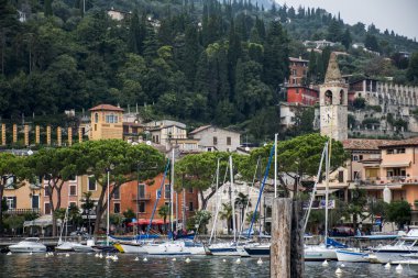 Küçük İtalyan town Lake Garda adlı