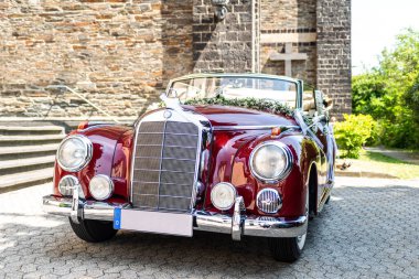 Ochtendung Almanya 25.05.2019 Mercedes-Benz Tipi 300 Adenauer W186 Cabriolet lüks Oldtimer düğün için dekore edildi