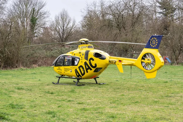 Koblenz Alemania 01.03.2020 ADAC helicóptero de rescate ambulancia Christoph D-HSHP en verde gras Airbus Renania-Palatinado —  Fotos de Stock