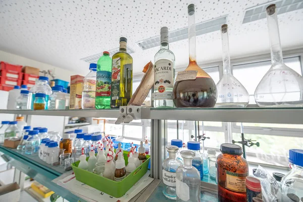 15.02.2021 Koblenz Γερμανία Χημεία εργαστήρια στην τάξη των επιστημών εσωτερικό της πανεπιστημιακής σχολής κολέγιο άδειο Εργαστήριο — Φωτογραφία Αρχείου