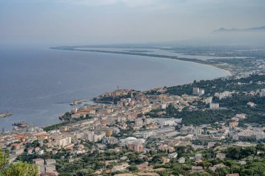 Korsika adasının kuzeyindeki Bastia Dağı 'nın Akdeniz' e bakan Ceneviz şehri..