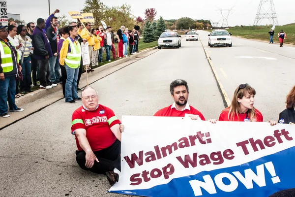 Protesters Stage Sit-In Against Wage Theft Of Workers — Stock Photo, Image
