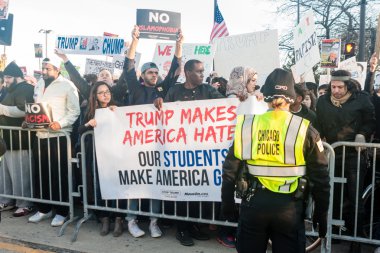 Protestocular Donald Trump dışında ralli