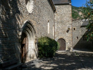 Santa Maria belediye başkanı Benasque 'deki kilise çan kulesi. İspanya