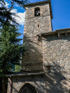 Santa Maria belediye başkanı Benasque 'deki kilise çan kulesi. İspanya