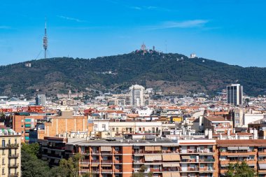 Barselona, İspanya-6 Eylül 2025. Tibidabo Dağı, Tapınak Expiatori del Sagrat Cor (Kutsal Kalp Kilisesi) ve Torre de Collserola