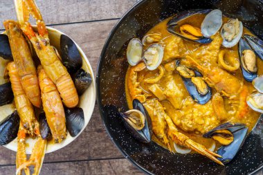 Suquet de peix, Akdeniz kıyısındaki Katalonya ve Valensiya 'da yaygın bir deniz ürünleri tabağı, bu veya meyve suyundan gelmektedir ve genellikle Katalonya' da deniz ürünleri ve balık tariflerine atıfta bulunmak için kullanılır..